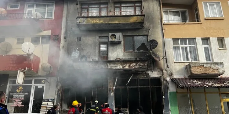 Sinop’ta motosiklet tamirhanesinde yangın: 1 yaralı
