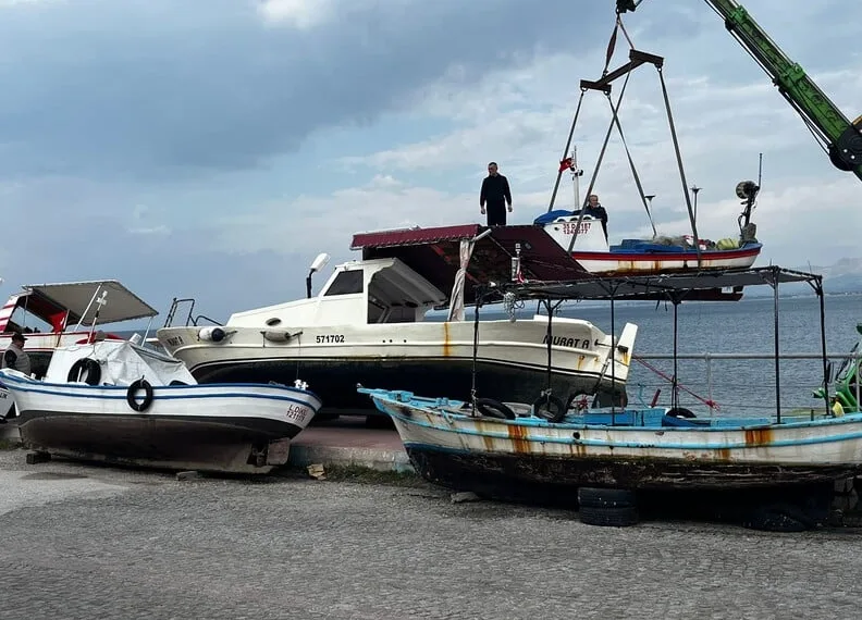 Dumandan zehirlenen 6 günlük buzağıya bagajda acil müdahale