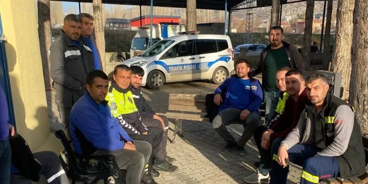 Dumandan zehirlenen 6 günlük buzağıya bagajda acil müdahale