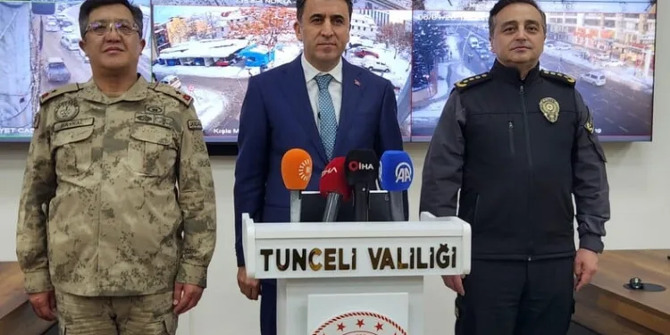 Dumandan zehirlenen 6 günlük buzağıya bagajda acil müdahale