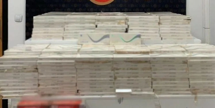 Dumandan zehirlenen 6 günlük buzağıya bagajda acil müdahale