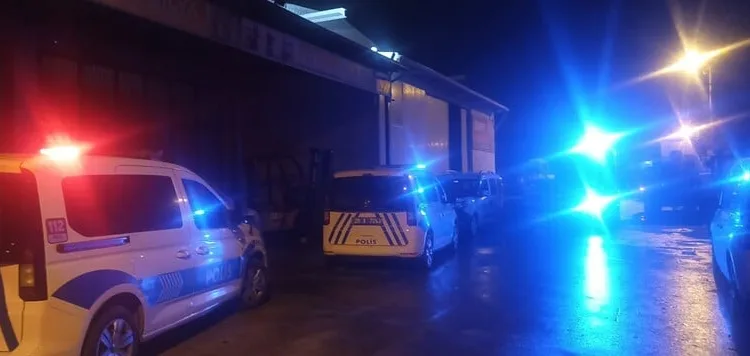 Dumandan zehirlenen 6 günlük buzağıya bagajda acil müdahale