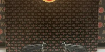 Dumandan zehirlenen 6 günlük buzağıya bagajda acil müdahale