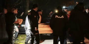 Dumandan zehirlenen 6 günlük buzağıya bagajda acil müdahale