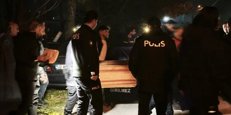 Dumandan zehirlenen 6 günlük buzağıya bagajda acil müdahale