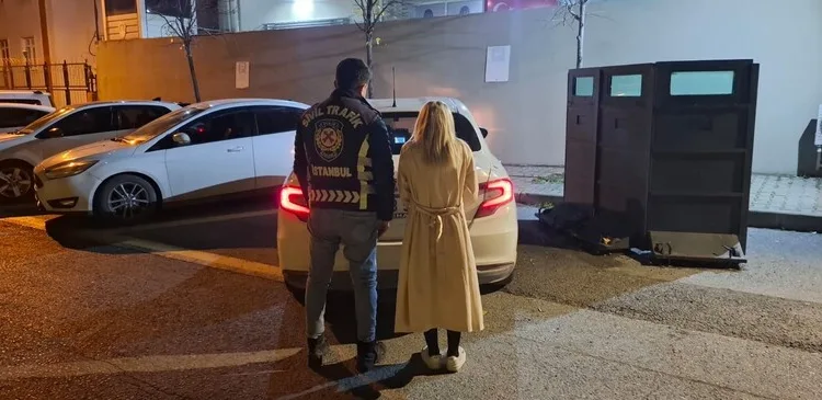 Topuklu ayakkabısıyla aracından inip servistekilere saldıran kadın sürücüye 6 bin 498 TL ceza kesildi