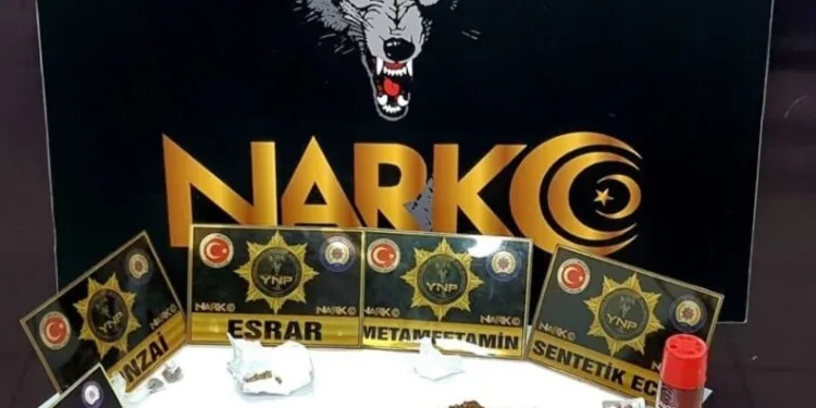 Topuklu ayakkabısıyla aracından inip servistekilere saldıran kadın sürücüye 6 bin 498 TL ceza kesildi