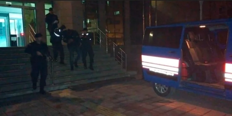 Fatih’te önce iş yerlerine ateş açtılar sonra polise silah doğrulttular