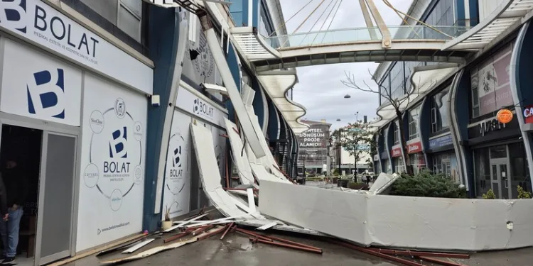 Fatih’te önce iş yerlerine ateş açtılar sonra polise silah doğrulttular