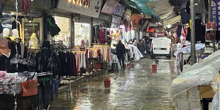 Fatih’te önce iş yerlerine ateş açtılar sonra polise silah doğrulttular