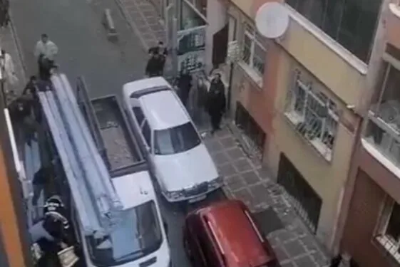Fatih’te önce iş yerlerine ateş açtılar sonra polise silah doğrulttular