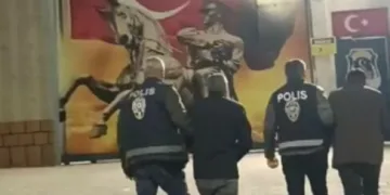Fatih’te önce iş yerlerine ateş açtılar sonra polise silah doğrulttular