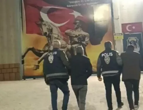 Fatih’te önce iş yerlerine ateş açtılar sonra polise silah doğrulttular