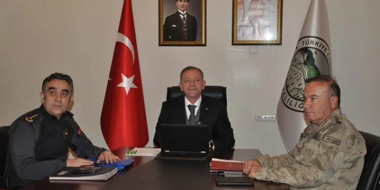 Fatih’te önce iş yerlerine ateş açtılar sonra polise silah doğrulttular