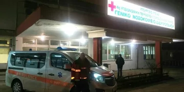 Şiddetli rüzgar eski gümrük sahasında konteynırları devirdi