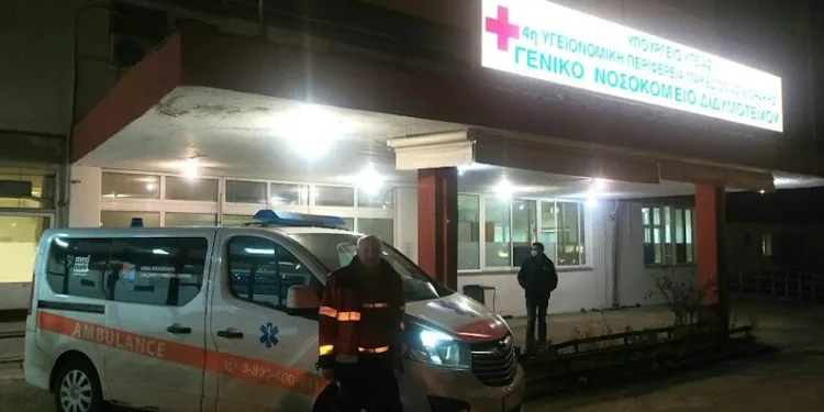 Şiddetli rüzgar eski gümrük sahasında konteynırları devirdi