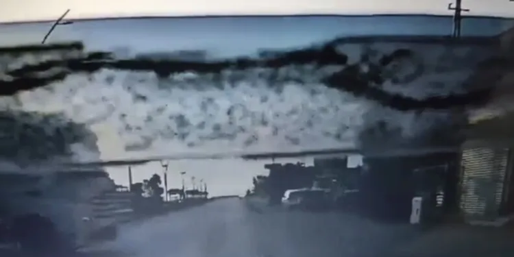 Adana’da şarampole yuvarlanan otomobildeki 2 kişi yaralandı