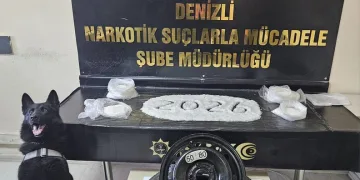 Adana’da şarampole yuvarlanan otomobildeki 2 kişi yaralandı