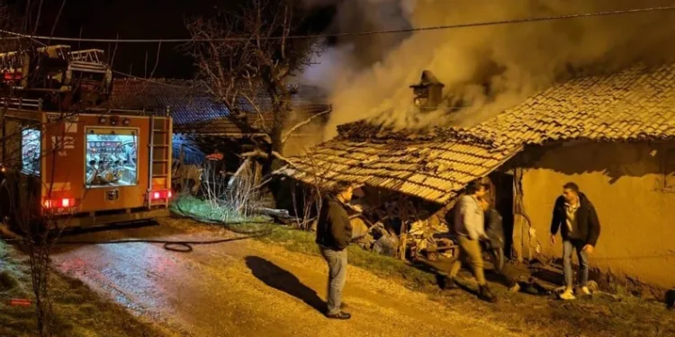 Edirne’de kar kent merkezinde etkisini azalttı, ilçelerde kar küremesi devam ediyor