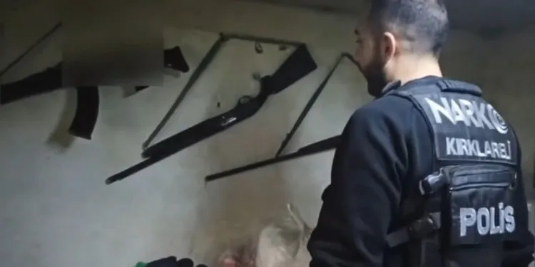 Edirne’de kar kent merkezinde etkisini azalttı, ilçelerde kar küremesi devam ediyor
