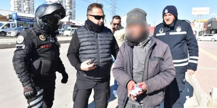 Tartıştığı dayısını sokak ortasında vurdu