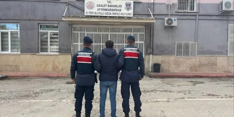 Tartıştığı dayısını sokak ortasında vurdu