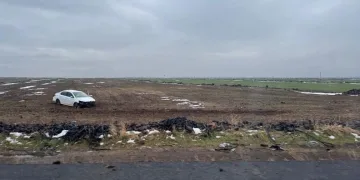 Karaman’da sağlık ekibi kar yağışı ve tipiye rağmen diyaliz hastası kadını hastaneye ulaştırdı