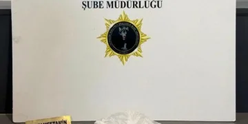 Karaman’da sağlık ekibi kar yağışı ve tipiye rağmen diyaliz hastası kadını hastaneye ulaştırdı