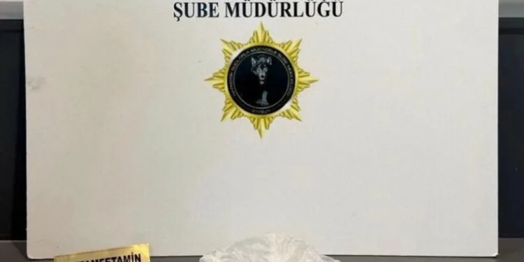 Karaman’da sağlık ekibi kar yağışı ve tipiye rağmen diyaliz hastası kadını hastaneye ulaştırdı