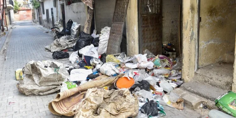 Karaman’da sağlık ekibi kar yağışı ve tipiye rağmen diyaliz hastası kadını hastaneye ulaştırdı