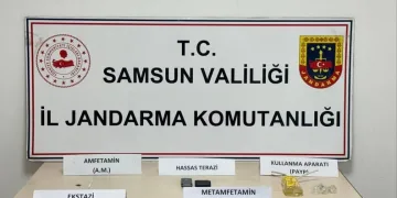 Karaman’da sağlık ekibi kar yağışı ve tipiye rağmen diyaliz hastası kadını hastaneye ulaştırdı