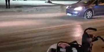 Karaman’da sağlık ekibi kar yağışı ve tipiye rağmen diyaliz hastası kadını hastaneye ulaştırdı