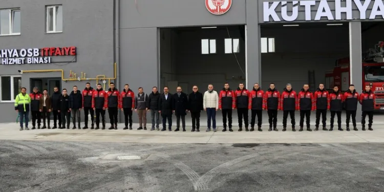 Kulp’ta aç kalan yaban atları grup halinde merkeze indi