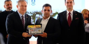 Kulp’ta aç kalan yaban atları grup halinde merkeze indi
