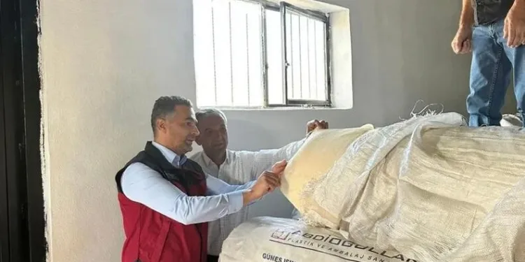 Kulp’ta aç kalan yaban atları grup halinde merkeze indi