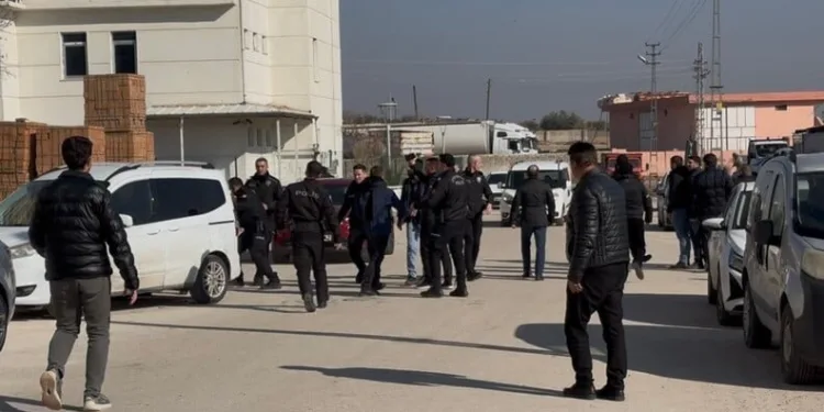 Antalya’da jandarmadan kaçak parfüm operasyonu