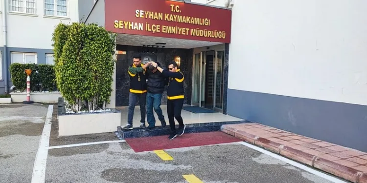 Antalya’da jandarmadan kaçak parfüm operasyonu
