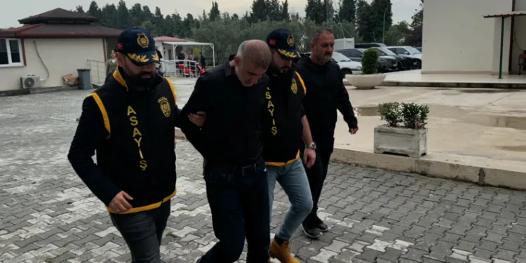 Antalya’da jandarmadan kaçak parfüm operasyonu