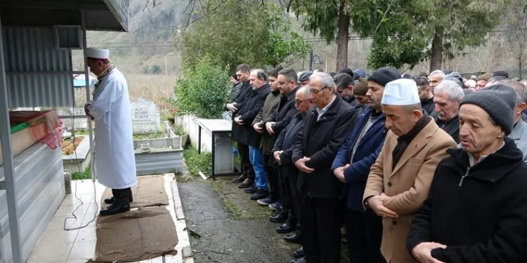 Antalya’da jandarmadan kaçak parfüm operasyonu