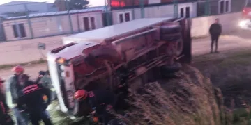 Serik’te devrilen kamyonetin sürücüsü ağır yaralandı
