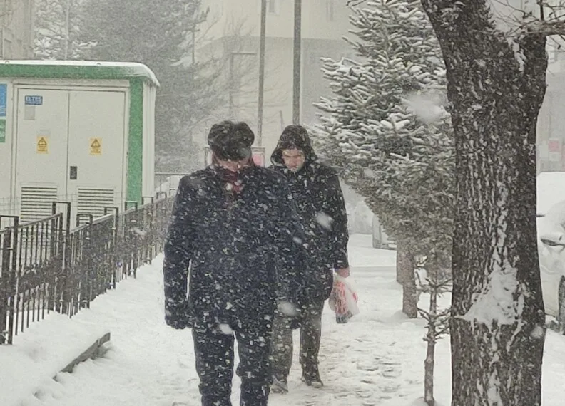Serik’te devrilen kamyonetin sürücüsü ağır yaralandı