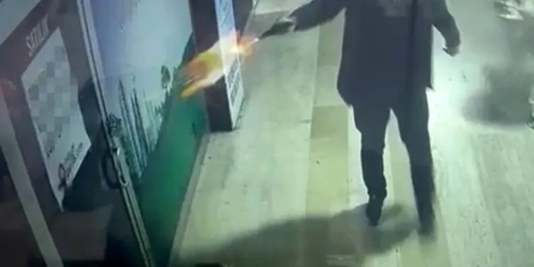 Serik’te devrilen kamyonetin sürücüsü ağır yaralandı