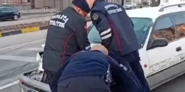 Serik’te devrilen kamyonetin sürücüsü ağır yaralandı
