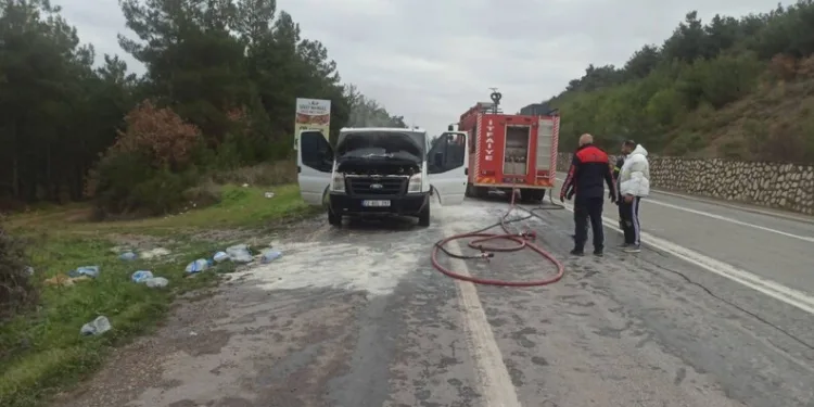 Serik’te devrilen kamyonetin sürücüsü ağır yaralandı