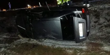 Serik’te devrilen kamyonetin sürücüsü ağır yaralandı