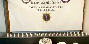 Serik’te devrilen kamyonetin sürücüsü ağır yaralandı