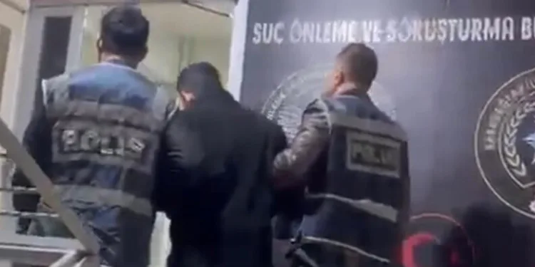 Serik’te devrilen kamyonetin sürücüsü ağır yaralandı