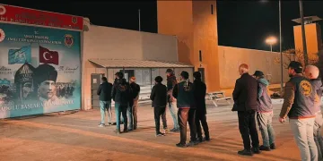 Serik’te devrilen kamyonetin sürücüsü ağır yaralandı