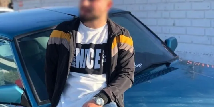 Yüksekova’da buzlu yolda 2 kamyonet çarpıştı