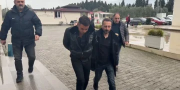 Mardin’de seyir halindeki otomobil alev aldı